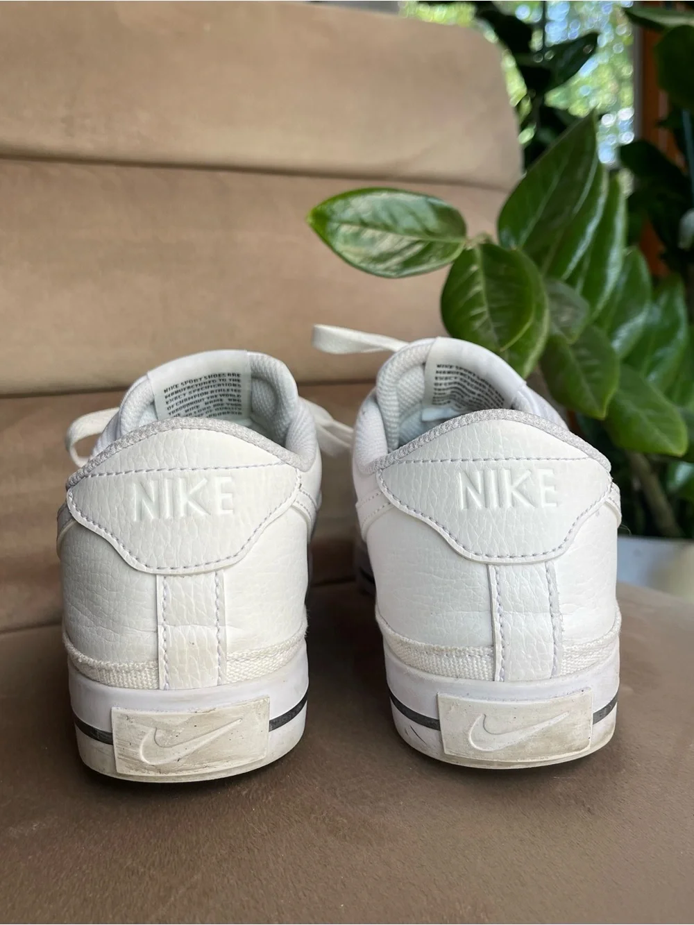 Woman’s Nike 8.5